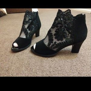 Black embroidered heels